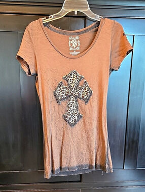 Velvet Stone Decorative Cross Short Sleeve Tee  Brown Size Medium